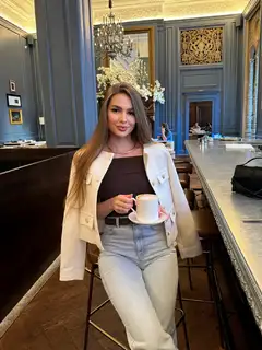 Victoria escort in London